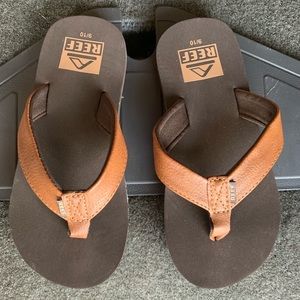 BRAND NEW Reef flops - Sz 9/10